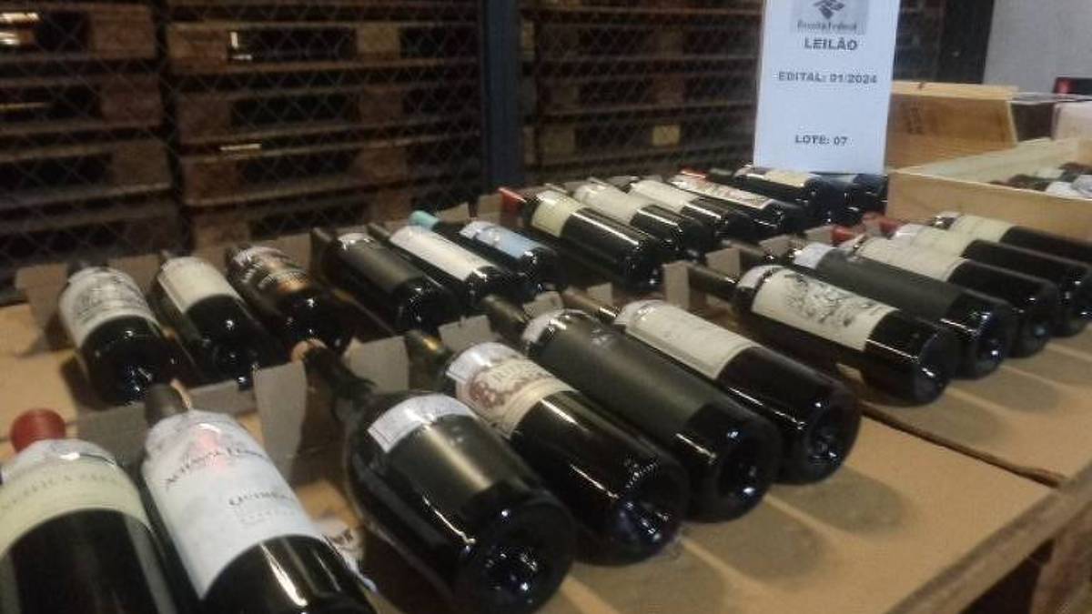 Receita Federal tem leilão com iPhones, veículos e vinhos; confira regras