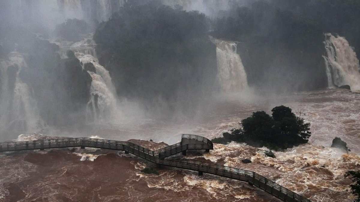 Vazão das Cataratas do Iguaçu fica cinco vezes maior que o normal