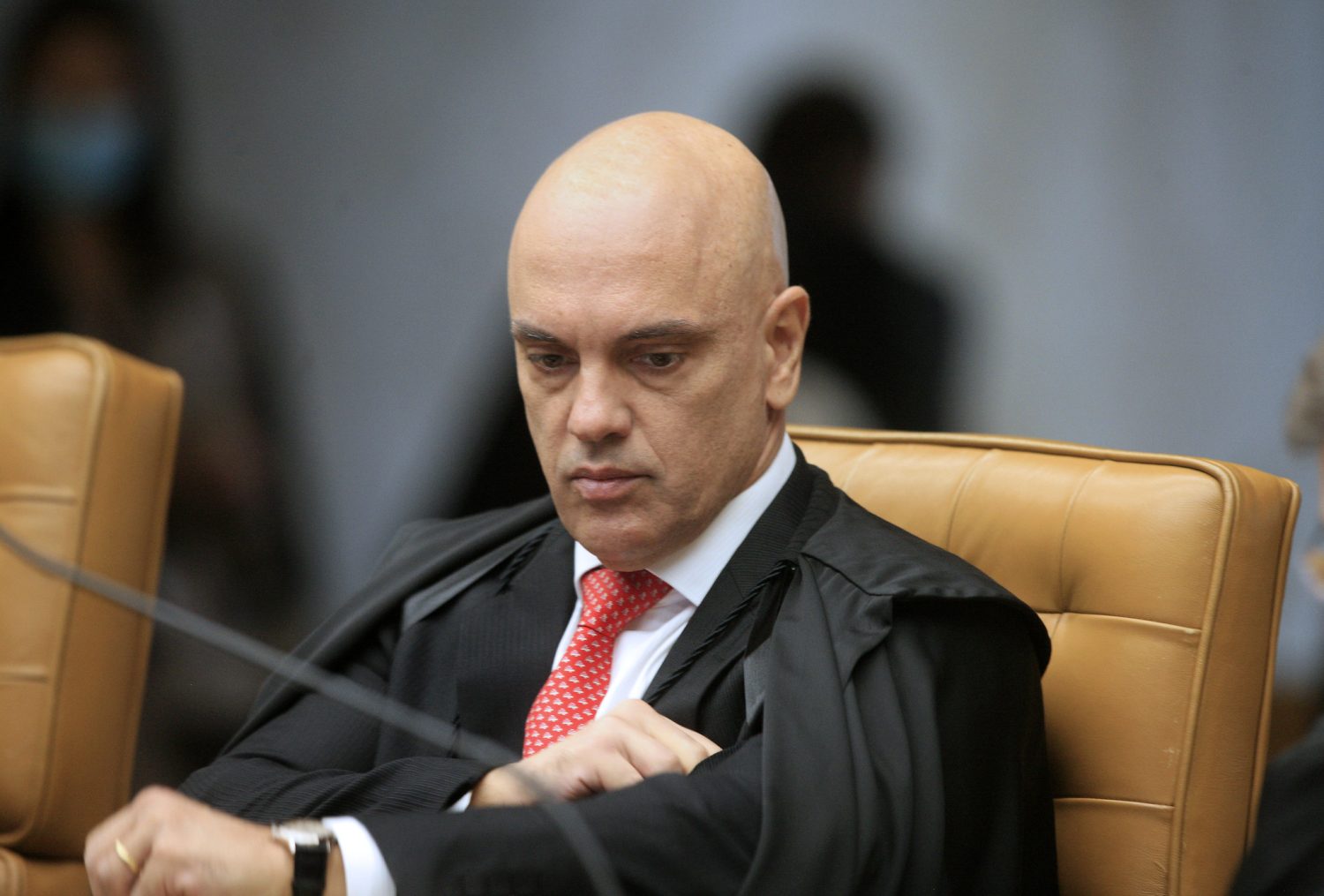 Moraes libera decisão que suspendeu X para julgamento na Primeira Turma do STF