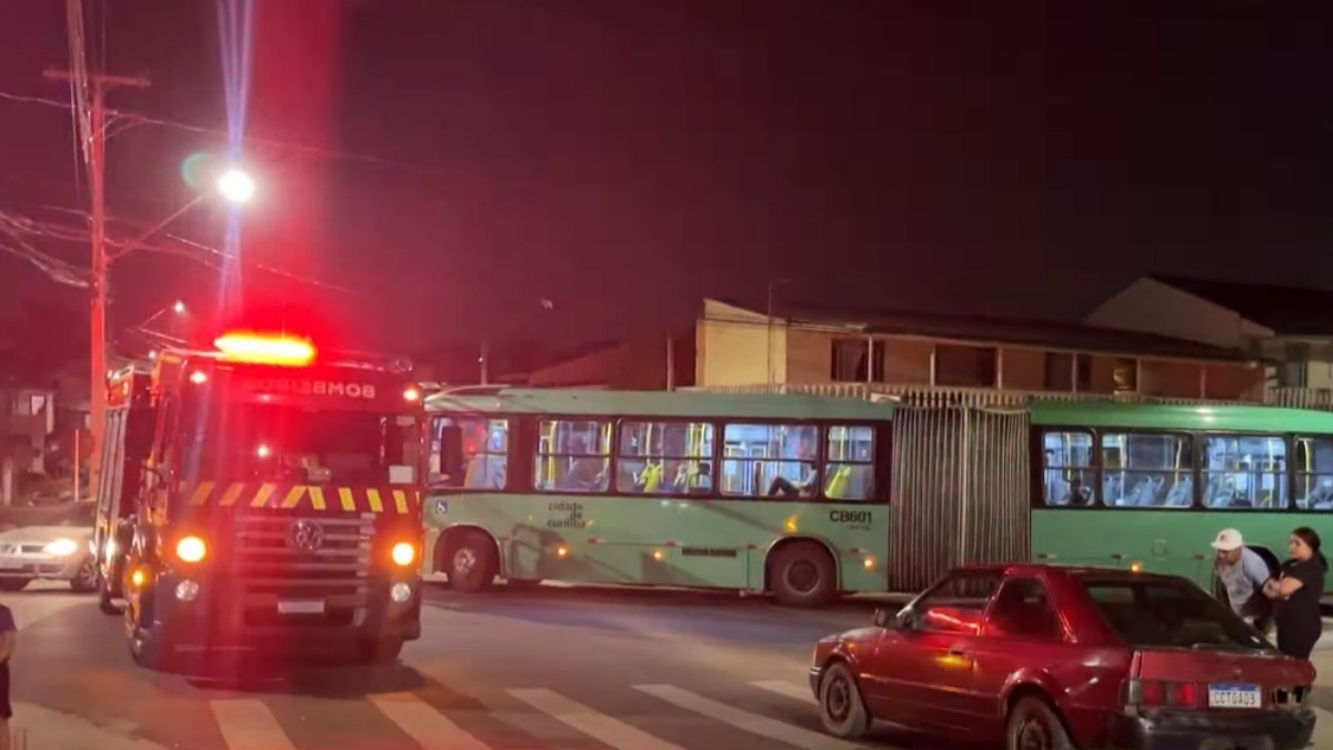 Amigos se assustaram com ônibus e sofreram queda de bicicleta motorizada 