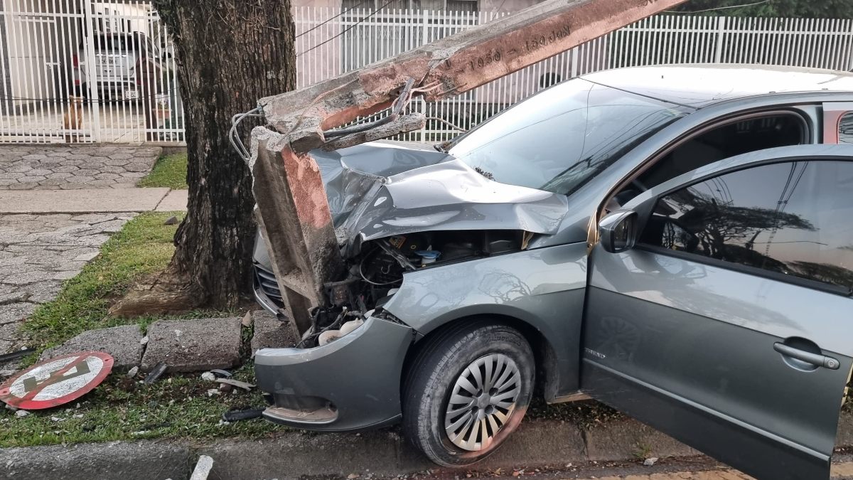 Acidente registrado na Avenida Victor Ferreira do Amaral, no bairro Tarumã