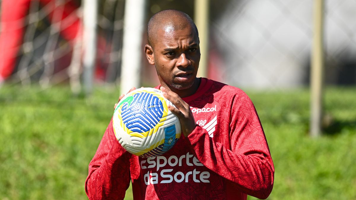 Fernandinho lesão Athletico desfalque