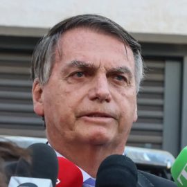 Bolsonaro desembarca em Foz do Iguaçu, no oeste do Paraná, nesta quarta (28)