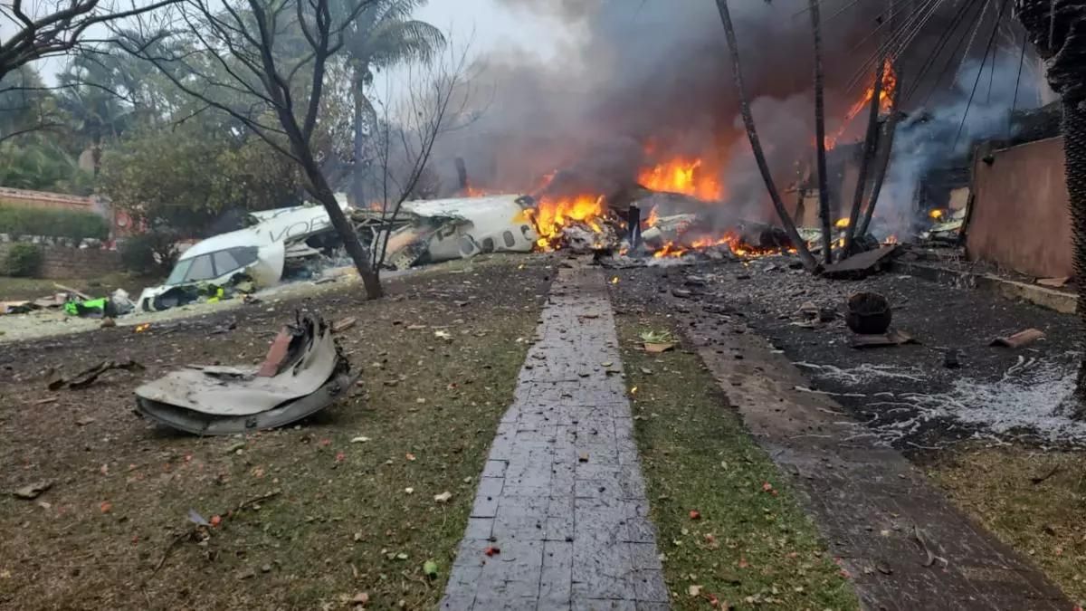 Caixa-preta de avião que caiu em Vinhedo está sendo analisada; veja imagens 