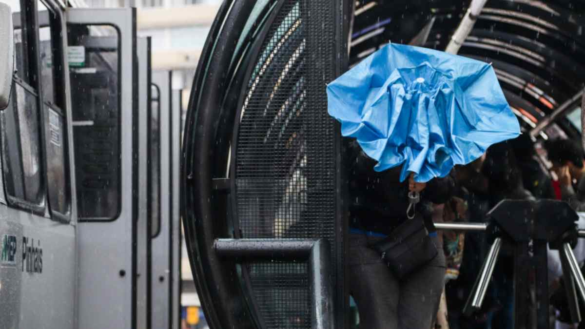 Massa de ar polar traz chuva e frio para o Paraná, mas melhora qualidade do ar