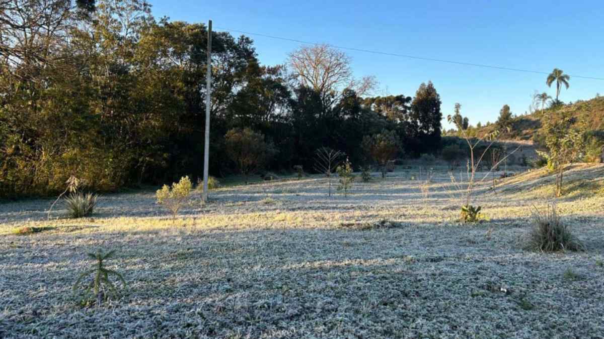 Massa de ar polar traz chuva e frio para o Paraná, mas melhora qualidade do ar