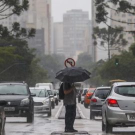 Chuva deve trazer onda de frio para o Paraná