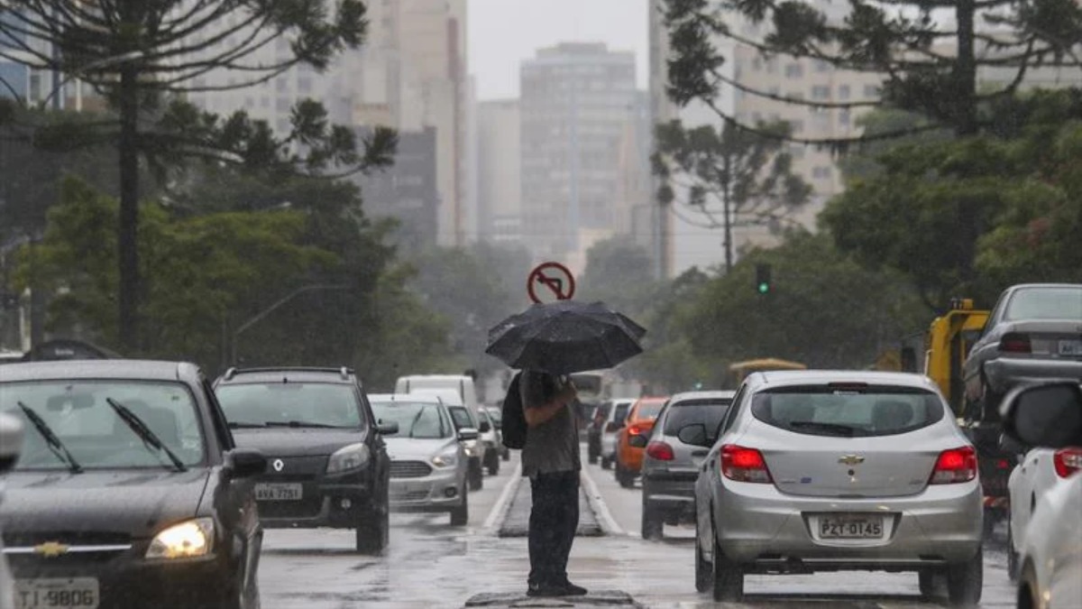 Chuva deve trazer onda de frio para o Paraná