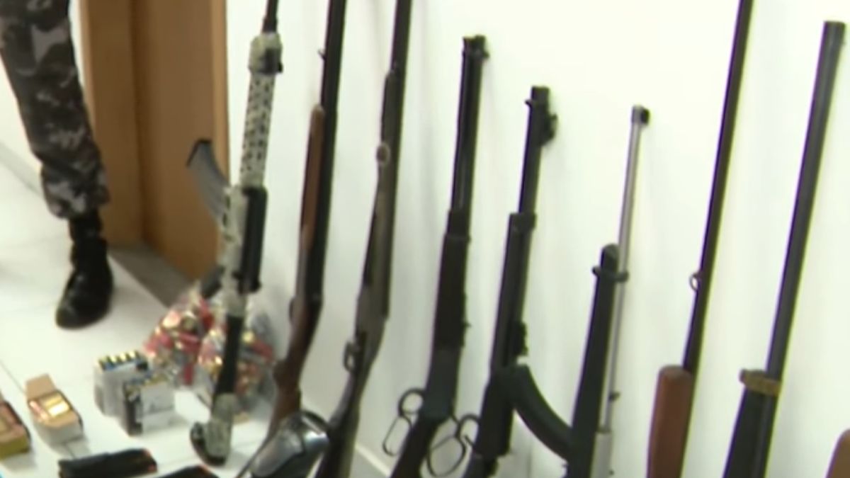 Possíveis armas roubadas em clube de tiro em SC são recuperadas no Paraná