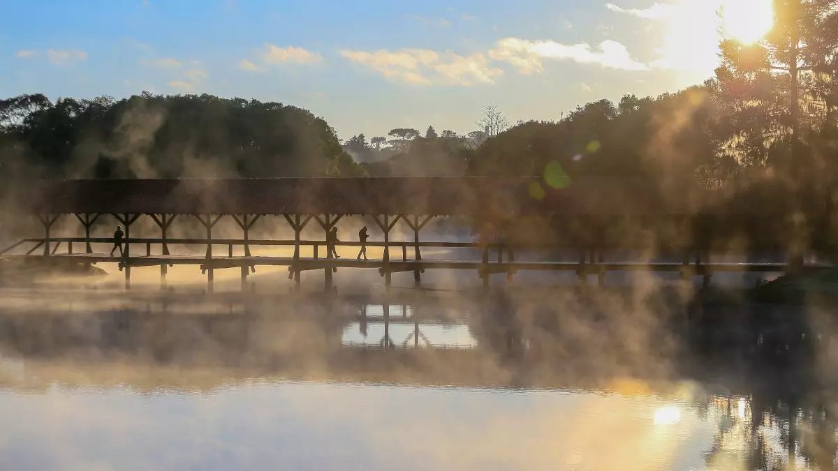 Frente fria atinge o Paraná a partir de quarta-feira, com mínimas de -1ºC e ventos de até 70 km/h