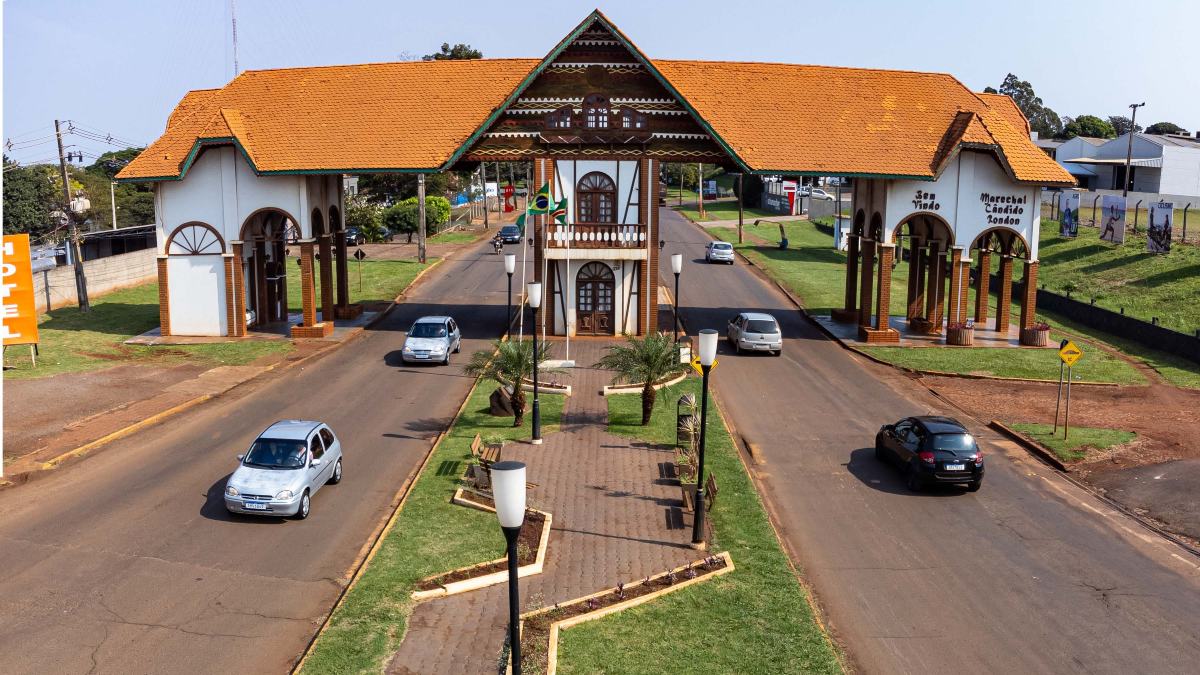 Uma moradora da cidade de Marechal Cândido Rondon, de 29 anos, é a ganhadora do primeiro sorteio especial de R$ 1 milhão do Nota Paraná realizado nesta quinta-feira (08). Essa é a primeira vez que o programa de conscientização fiscal coordenado pela Secretaria da Fazenda contempla um contribuinte do município, do oeste do Paraná. Ela participou com 9 bilhetes gerados a partir de 10 notas fiscais.