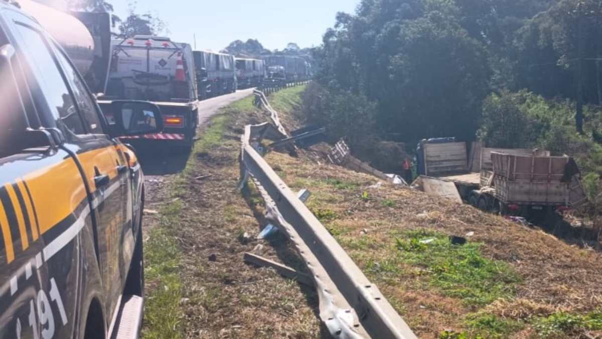 Jovem motorista de caminhão morre em acidente na BR-277, na Grande Curitiba