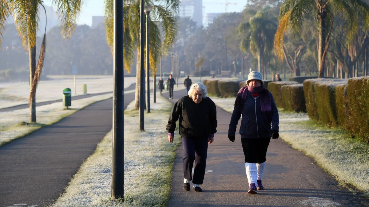 Nova frente fria traz chuva e frio intenso nesta semana no Paraná; veja quando
