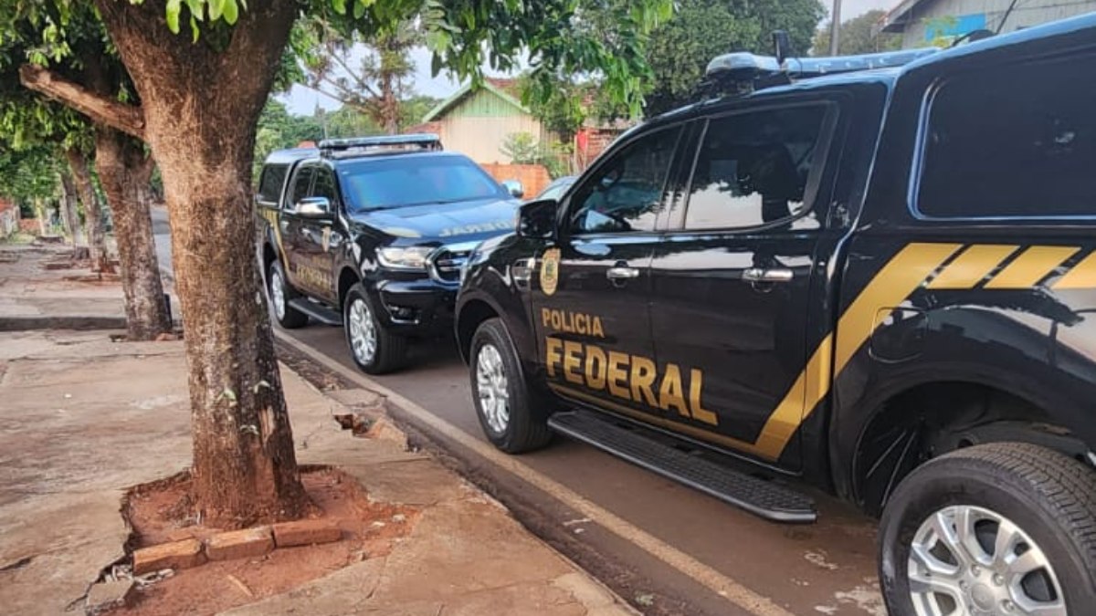 A Promotoria Eleitoral da Comarca de Cianorte do Ministério Público do Paraná (MPPR), realiza nesta terça-feira (20), uma operação para investigar uma série de crimes eleitorais. Com o apoio da Polícia Federal, foram cumpridos quatro mandados de busca e apreensão nas cidades de Cianorte, Japurá e São Tomé, no noroeste do Paraná.