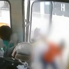 Vídeo mostra momento em que passageira cai de ônibus no Paraná; vítima morreu