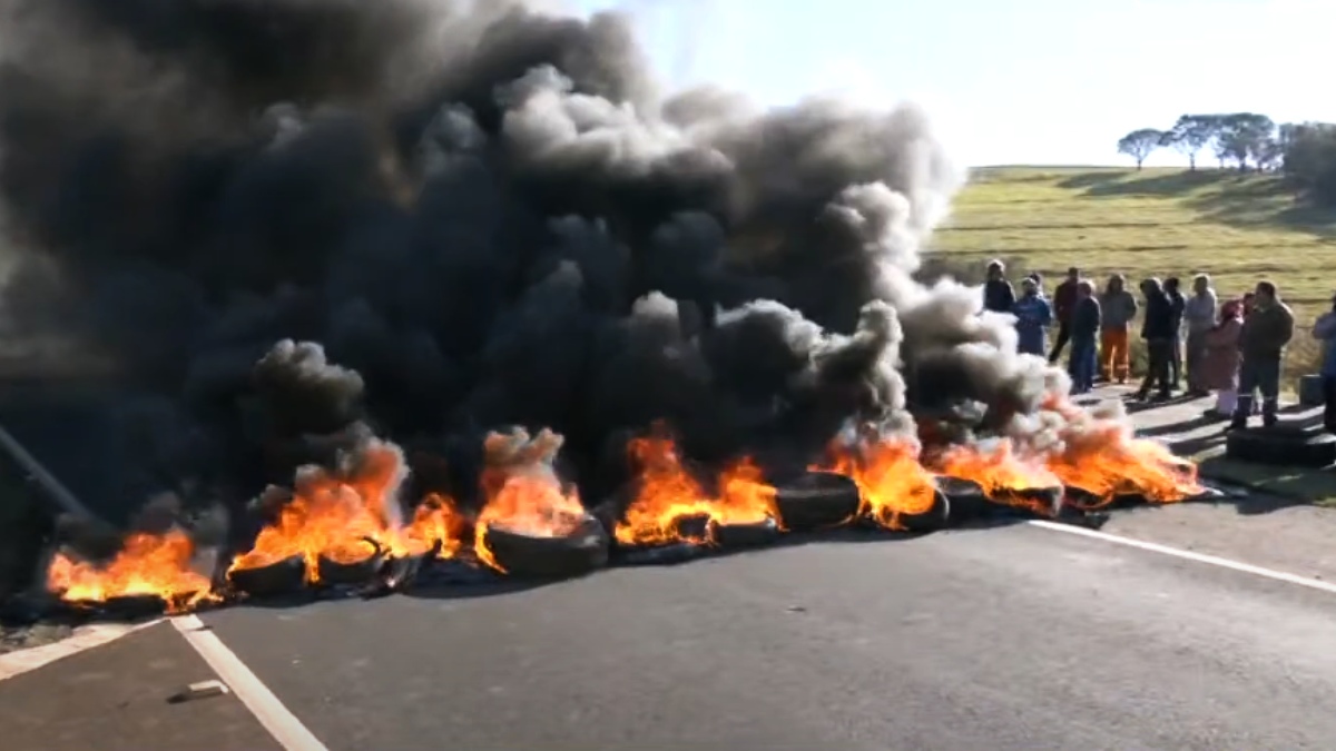 Protesto interdita PR-445 entre Londrina e Curitiba 