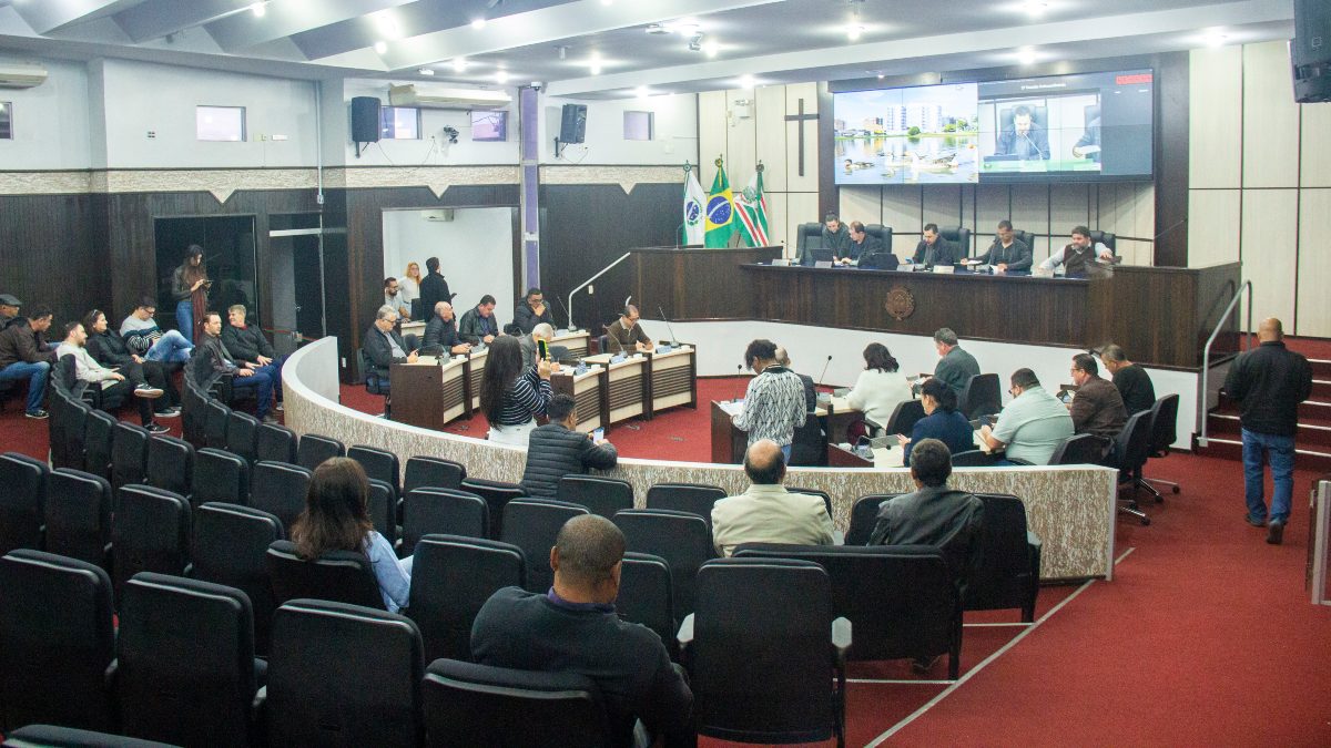 Os vereadores aprovaram menos de um quinto dos projetos apresentados à Câmara Municipal de Toledo, no oeste do Paraná, na atual legislatura. Ao longo de 3,5 anos, somente 17,71% das propostas que tramitaram pela casa viraram lei no município que tem atualmente pouco mais de 150 mil moradores.