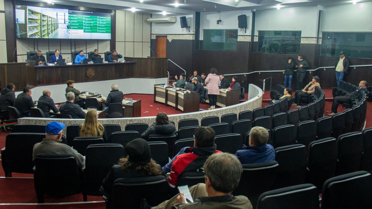 Os vereadores aprovaram menos de um quinto dos projetos apresentados à Câmara Municipal de Toledo, no oeste do Paraná, na atual legislatura. Ao longo de 3,5 anos, somente 17,71% das propostas que tramitaram pela casa viraram lei no município que tem atualmente pouco mais de 150 mil moradores.