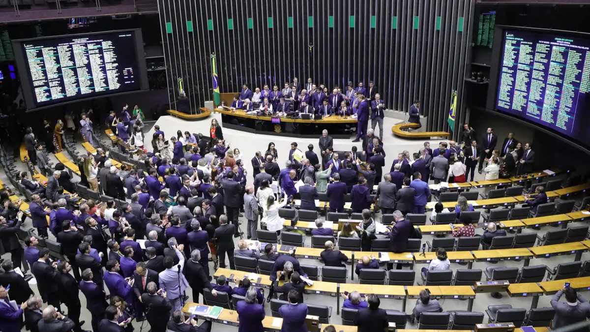 Suplentes podem herdar vagas no Congresso após eleições no PR; saiba quem