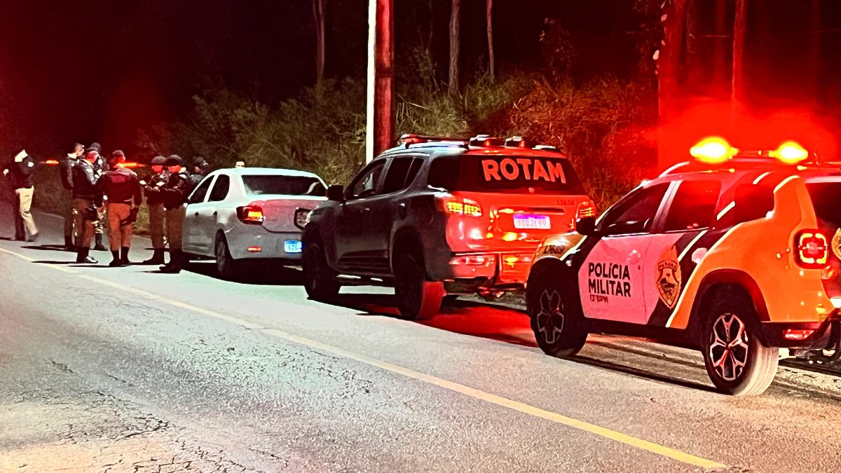 Policiais flagraram roubo em casa na noite desta quarta-feira (31)