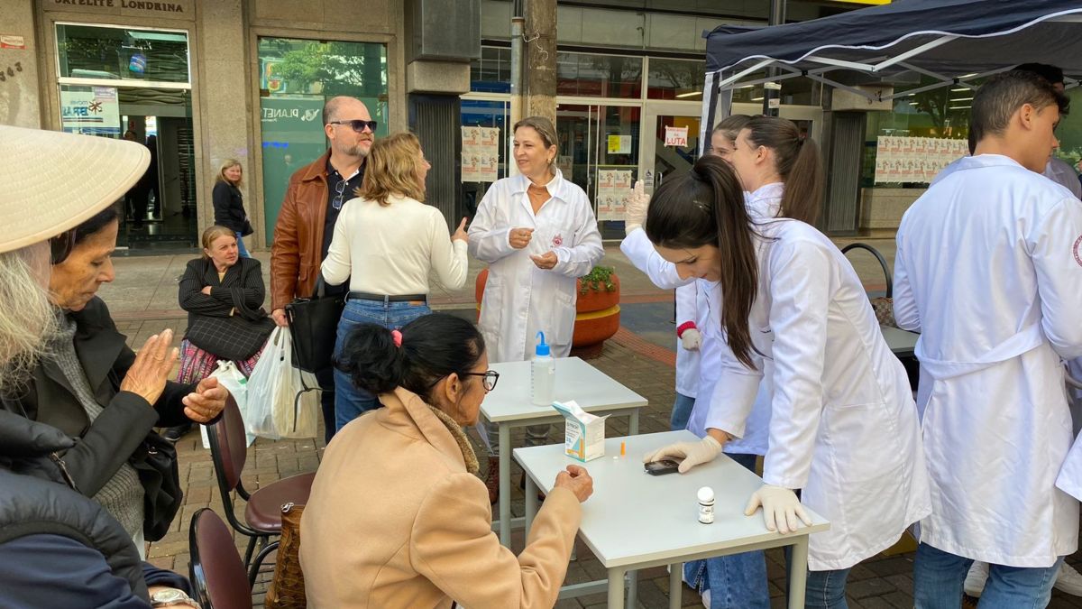 Testes de glicemia serão feitos por alunos da PUCPR, de Londrina