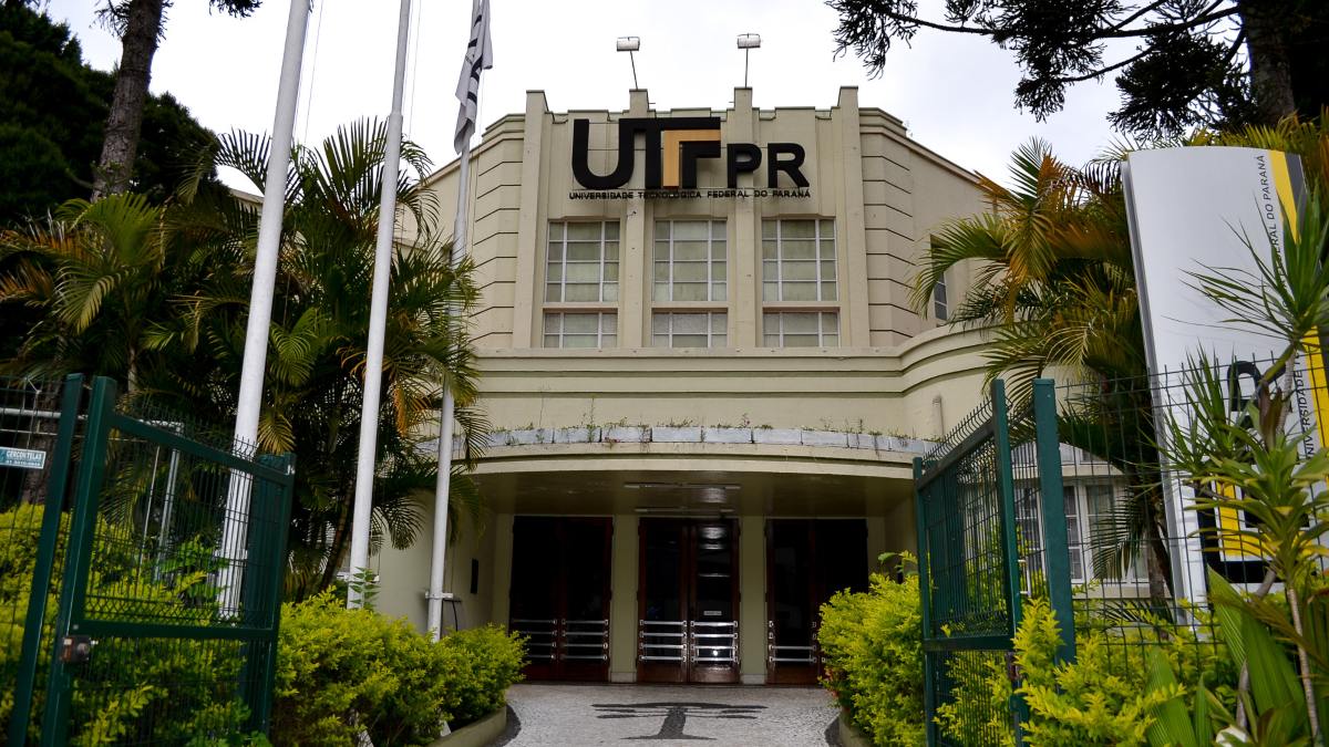 A Universidade Tecnológica Federal do Paraná (UTFPR) abriu nesta segunda-feira (19) as inscrições para o vestibular de verão da instituição. De acordo com a universidade, os candidatos têm até o dia 9 de outubro para fazerem suas inscrições. O vestibular tem 3.930 vagas em 117 cursos de graduação totalmente gratuitos. As provas serão realizadas em 17 de novembro.