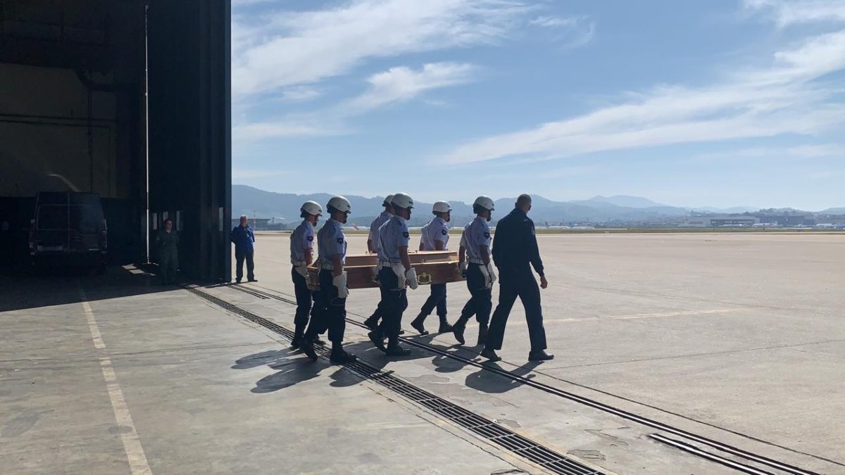 Urnas funerárias de três vítimas da queda de avião serão levadas pela FAB para Cascavel, no Oeste do Paraná 