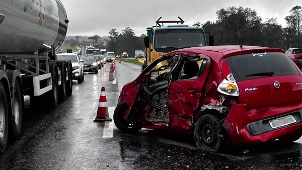 Jovem advogada morre em acidente na PR-495, no oeste do Paraná