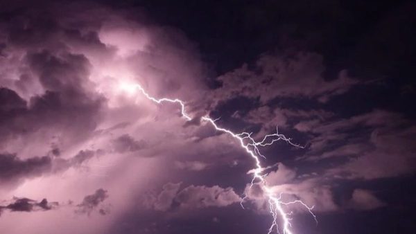 Temporal com rajadas de vento de até 100 km/h atingem o Paraná