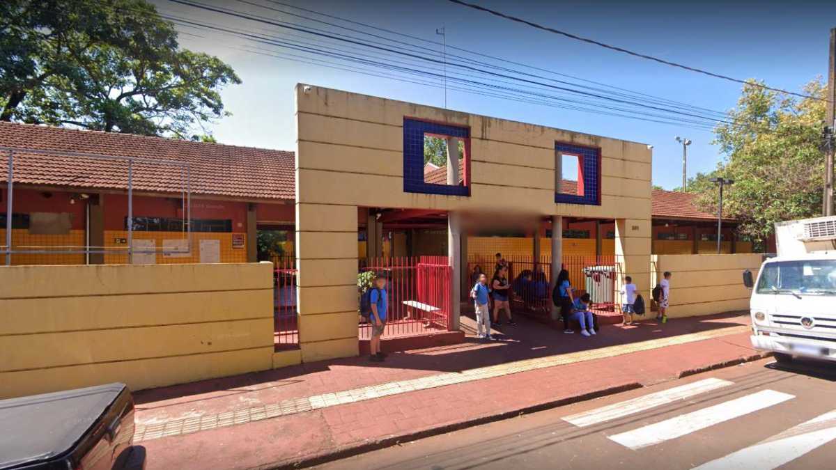 Aluna esfaqueia dois estudantes durante briga em banheiro de escola no PR