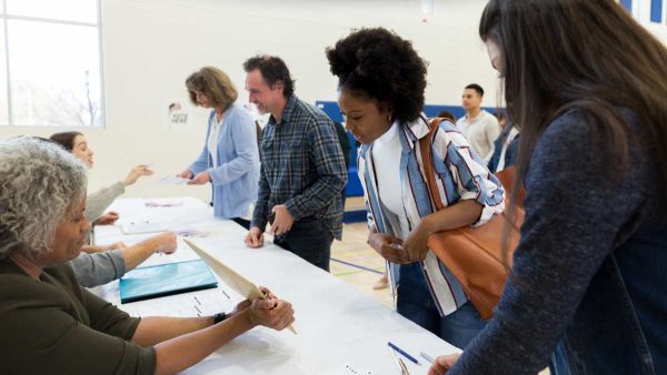 Debate da RIC com candidatos a prefeito de Curitiba ocorre neste sábado; saiba mais