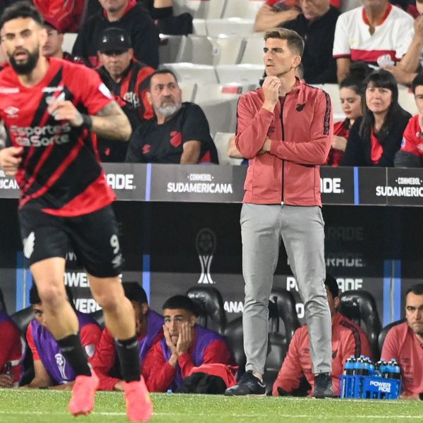 Wesley Carvalho, técnico do Athletico