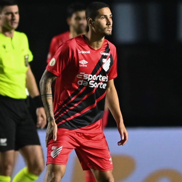 Goleiro Bento no Athletico Salário no Al-Nassr