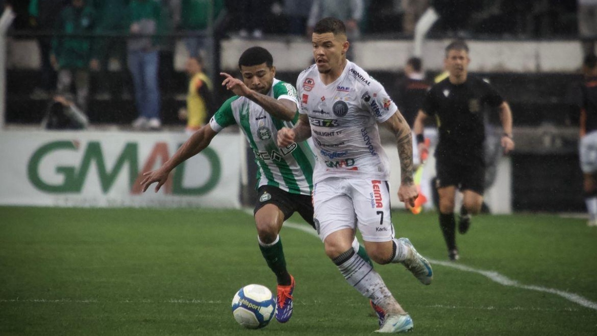 Operário e Coritiba em campo