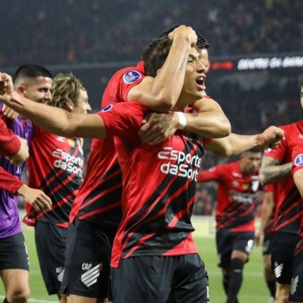 Lance de Flamengo x Coritiba, pelo Brasileirão