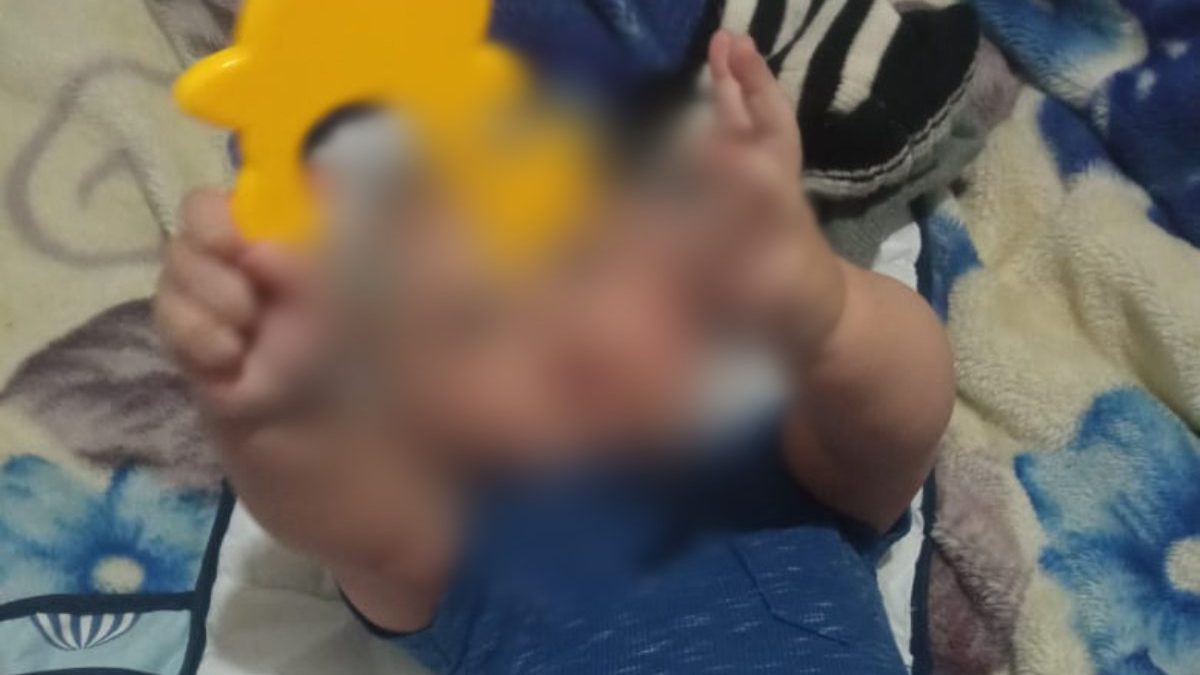 Tio diz que bebê esganado chorava porque queria dormir; família está revoltada
