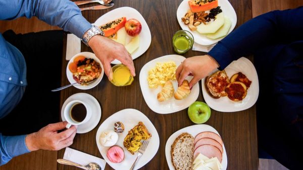 Hotel tradicional de Curitiba oferece cardápio de almoço executivo