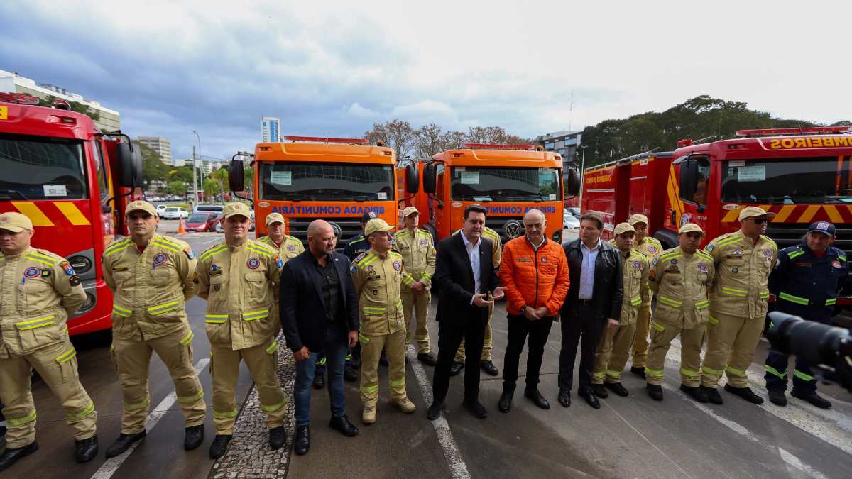 Governo entrega caminhões para combater incêndios; veja no RIC Notícias Noite