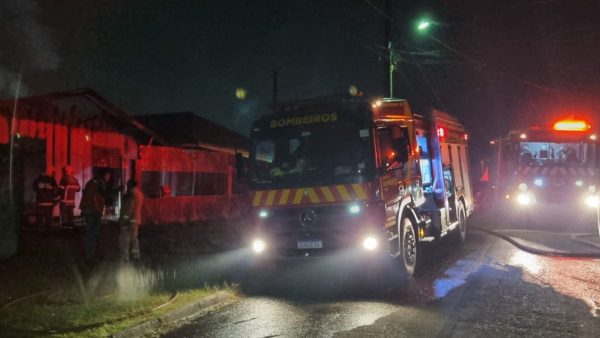 Suspeito com carro roubado morre em confronto, em Colombo