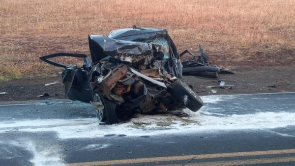 Motorista morre após invadir contramão e bater contra caminhão-tanque no PR