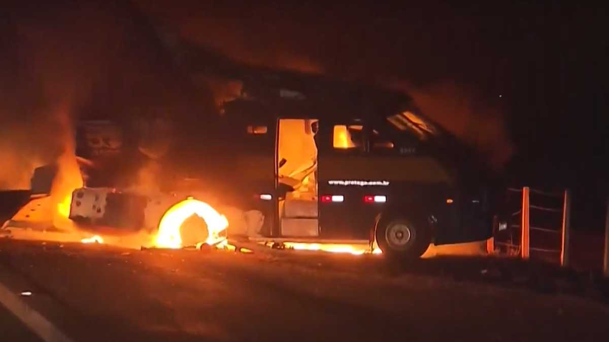 Com troca de tiros, carro-forte é atacado por quadrilha e deixa 5 feridos