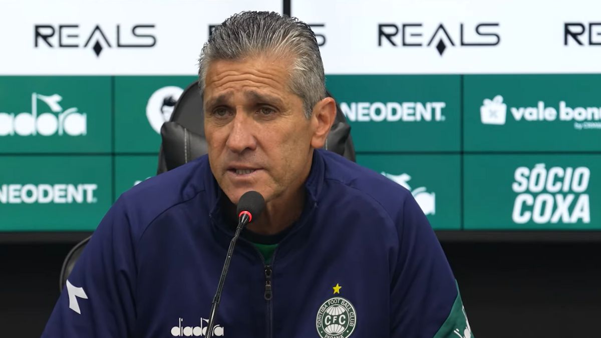 Técnico Jorginho do Coritiba dá entrevista coletiva