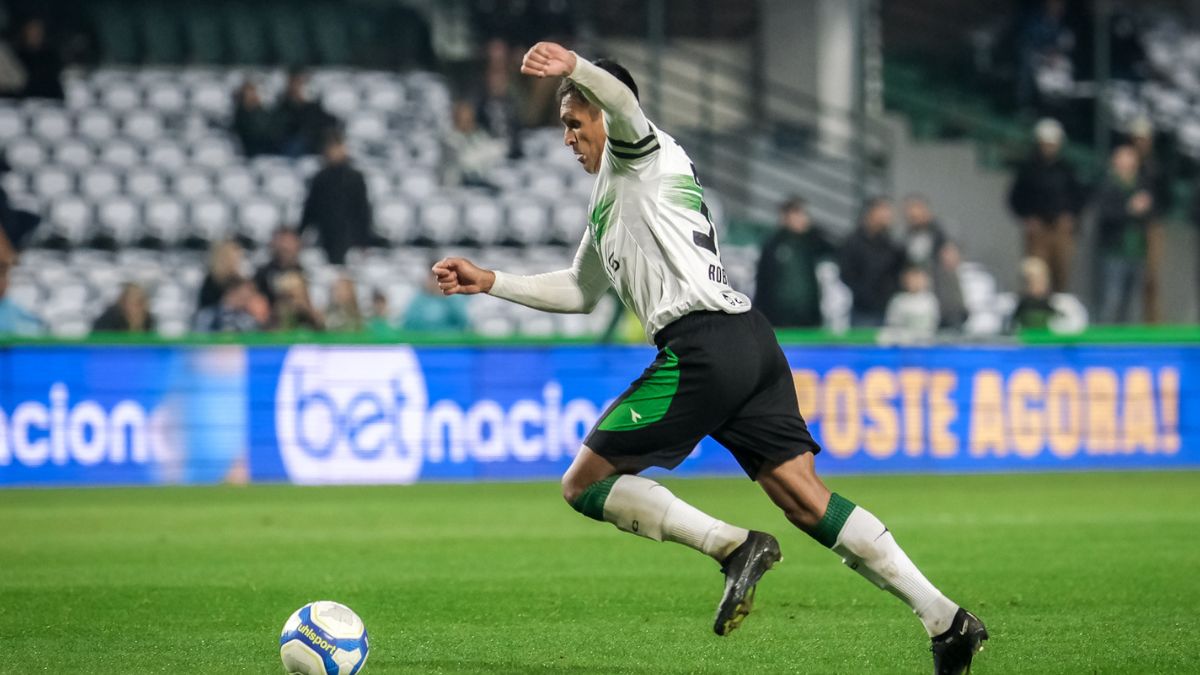 Robson volta no Coritiba x Ceará Escalação