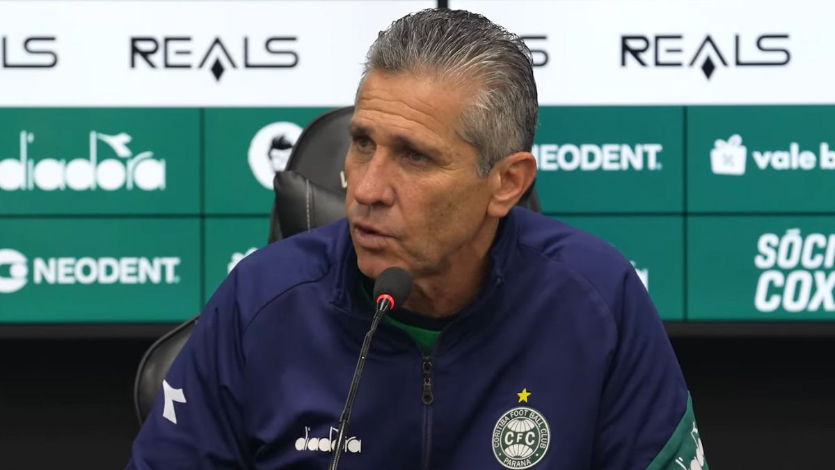 Técnico do Coritiba, Jorginho dá entrevista coletiva