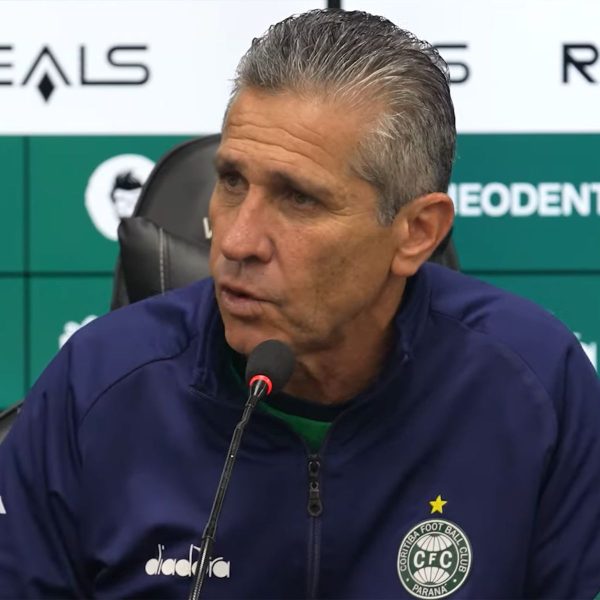 Técnico Jorginho do Coritiba dá entrevista coletiva