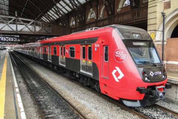 Metrô em Curitiba é pauta em debate entre candidatos à prefeitura