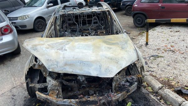 Avião cai em Vinhedo: veja imagens da retirada de corpos do local do acidente