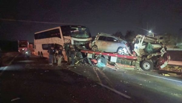 Morre idoso que dirigia carro arrastado por biarticulado no Centro de Curitiba