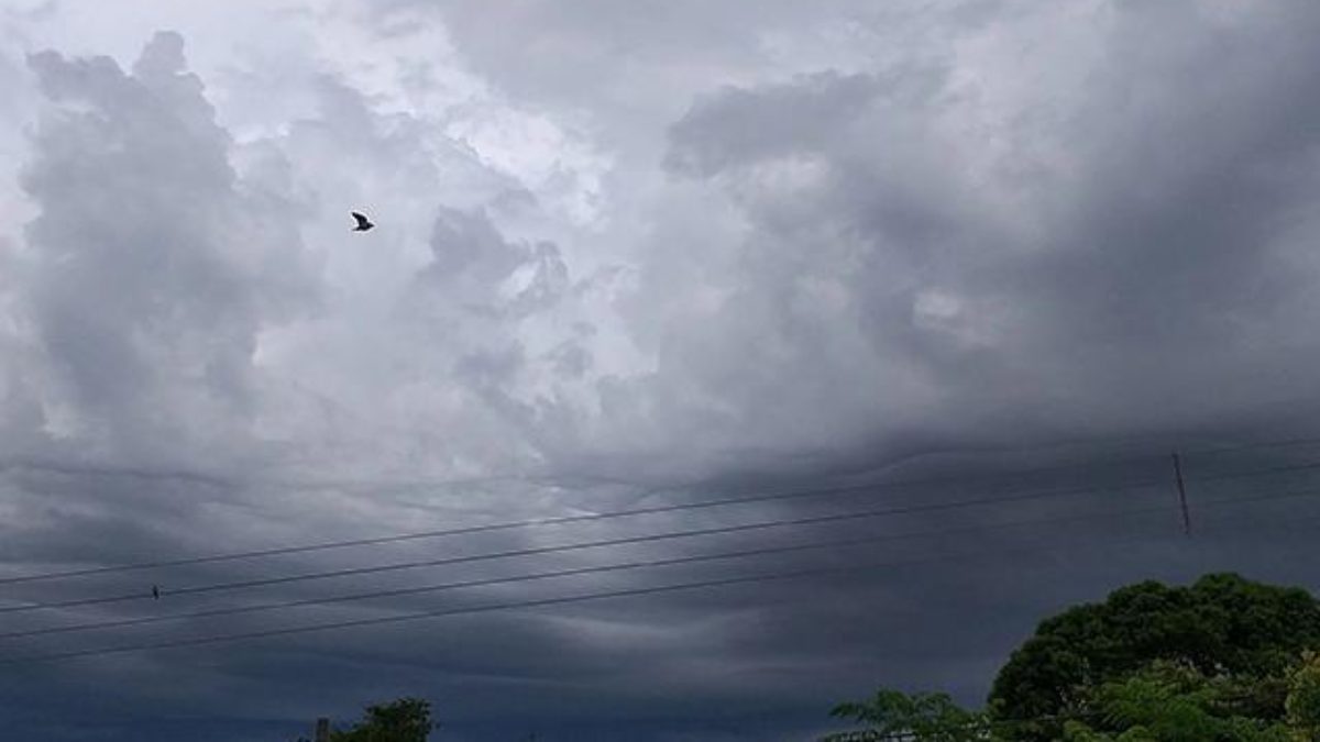 Frente fria atinge o Paraná e traz risco de chuva; veja área afetadas
