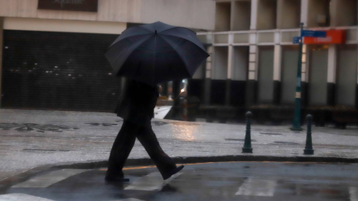 Frente fria chega ao Paraná, trazendo chuva e queda nas temperaturas; veja onde